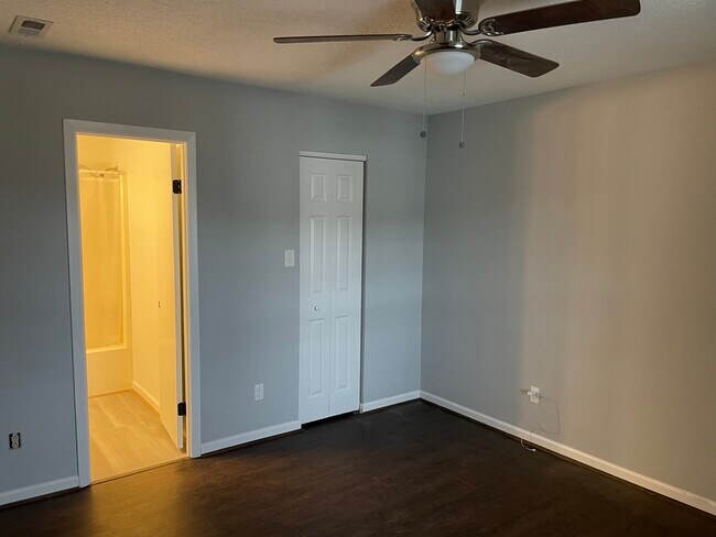 2 habitaciones, cada una con tu propio baño - 610 Pylon Ct
