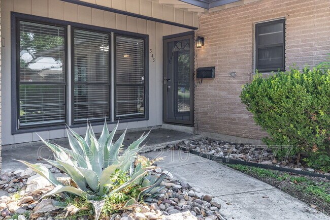 Foto del edificio - 343 Montfort Dr