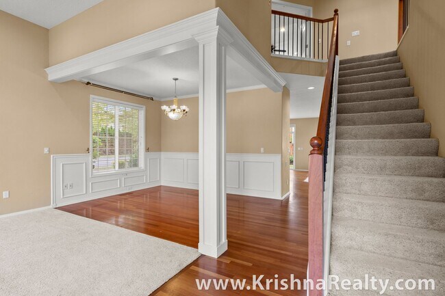 Building Photo - Gorgeous Corner Lot 5 BD* 3 BA* Single Fam...