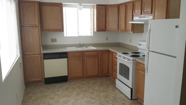 Building Photo - 590 Stallion Rd SE