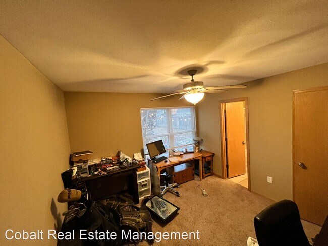 Building Photo - 5 br, 3.5 bath House - 924 Bertrand