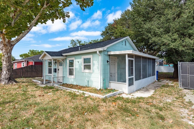 Building Photo - 3037 38th Ave N