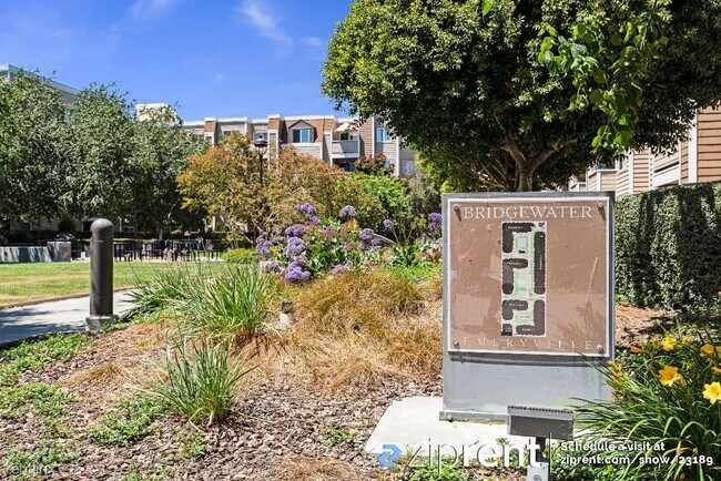 Building Photo - 1 br, 1 bath Condo - 6400 Christie Ave, Em...