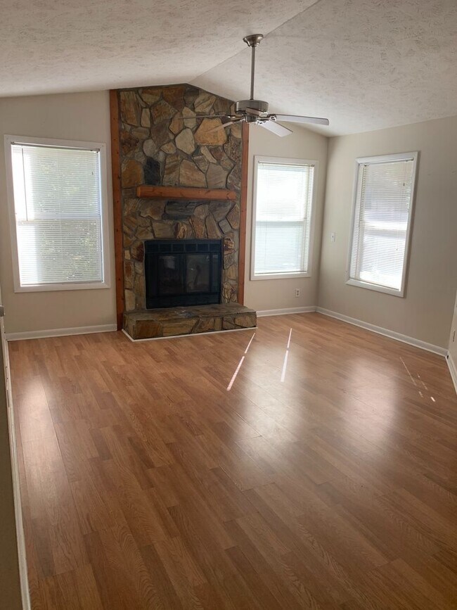Foto del edificio - Top Floor 1 Bedroom Condo (rc)