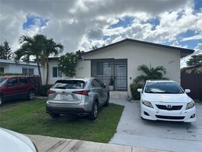 Building Photo - 3245 SW 89th Ave