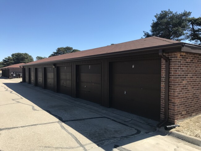 Garage for rent! - Williamsburg Apartments