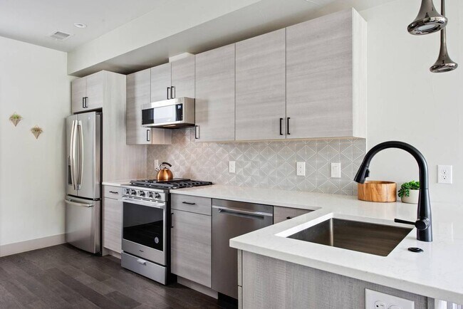 Building Photo - Beautiful Contemporary Home in Cherry Creek