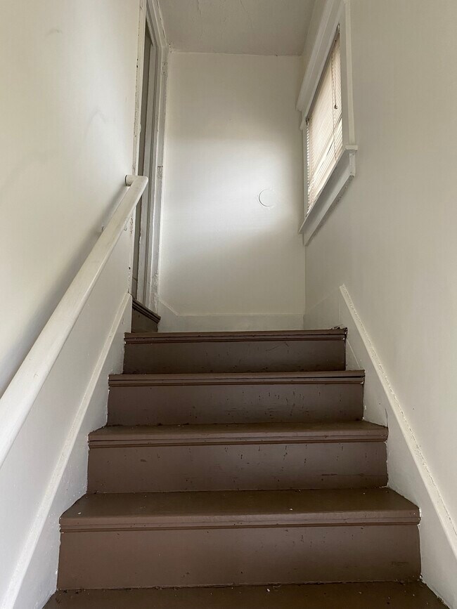 717 12th Street, NW Entrance Stairs - 717 12th St NW