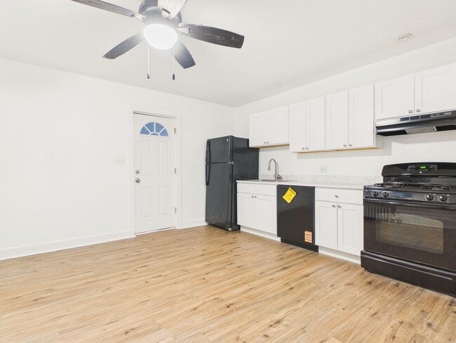 Foto del edificio - Charming 2 Bedroom Single Family on Penn St