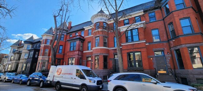 Foto del edificio - 1758 Swann St NW