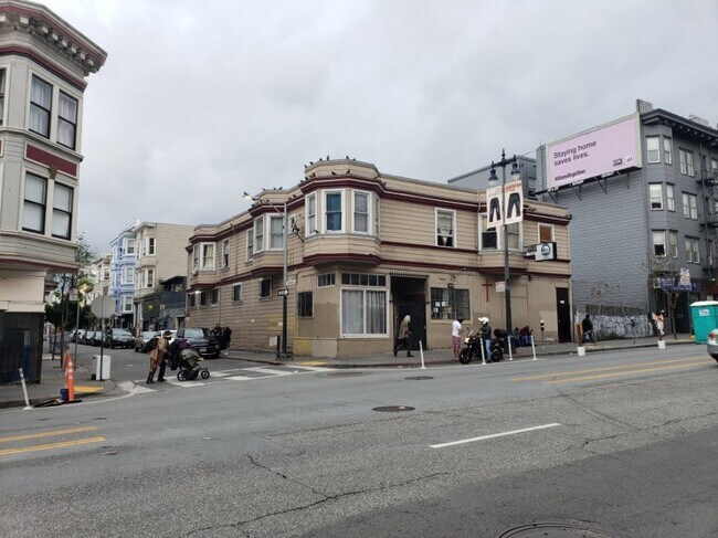 Building - 152 6th St
