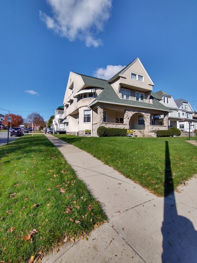 Primary Photo - 801 N Main Ave