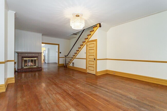 Building Photo - 273 S Hanover St