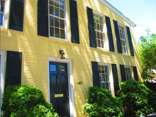 Building Photo - Sublime Georgetown East Village with GARAG...
