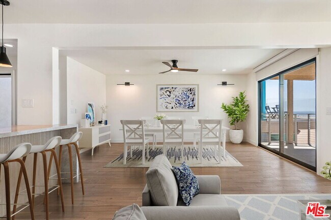 Building Photo - 6405 Ocean Front Walk