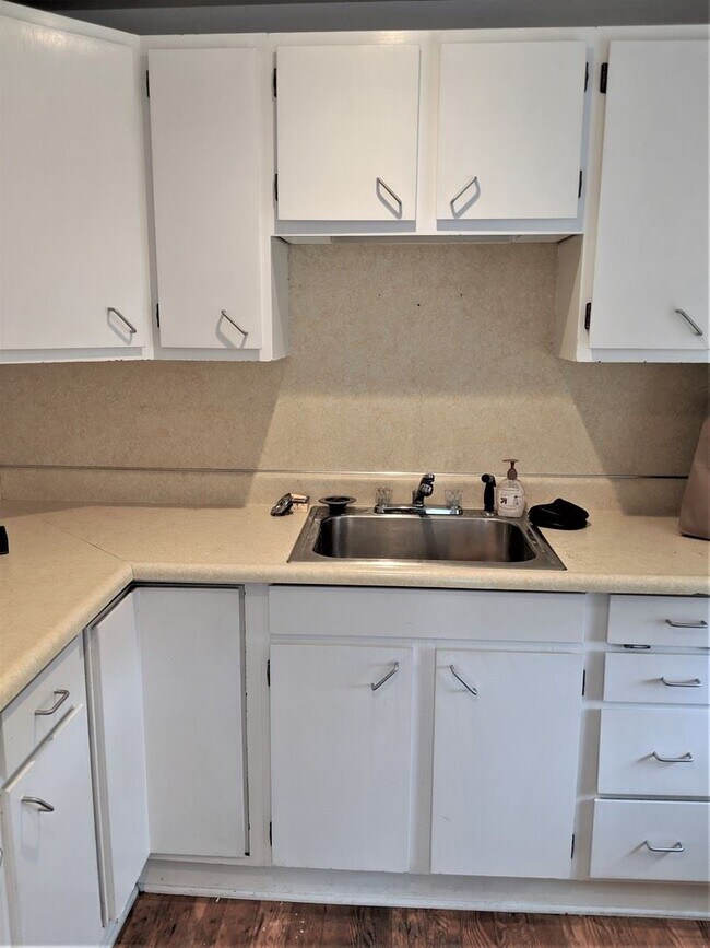 Foto del edificio - 2 br, 1 bath House - 7510 34th Ave SW