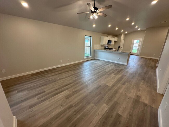 Foto del edificio - Welcome to Beacon Pointe!