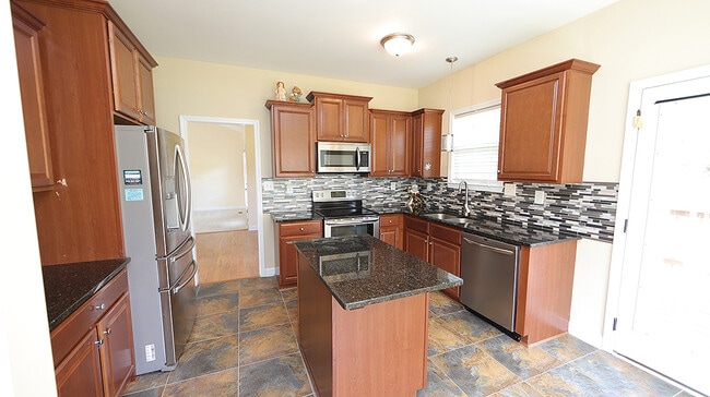 Building Photo - 195 Solomon Cir