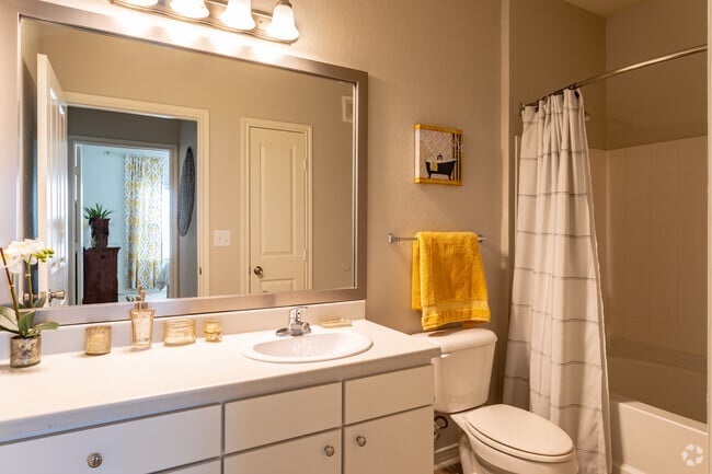 2BR, 2BA - 1,067SF - Lirio