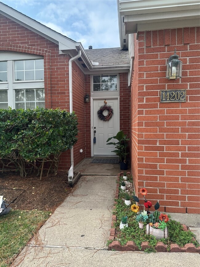 Building Photo - 14202 Misty Knoll Ct