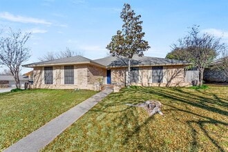 Building Photo - 6801 Ridgetop Rd