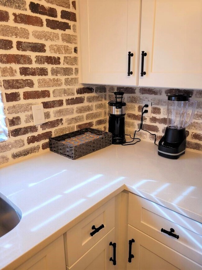 Kitchen Kcups - 1905 E University Dr