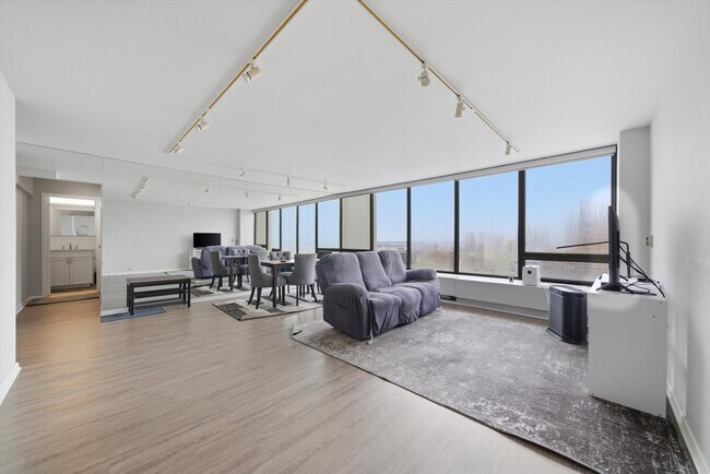 Foto del edificio - 2800 N Lake Shore Dr