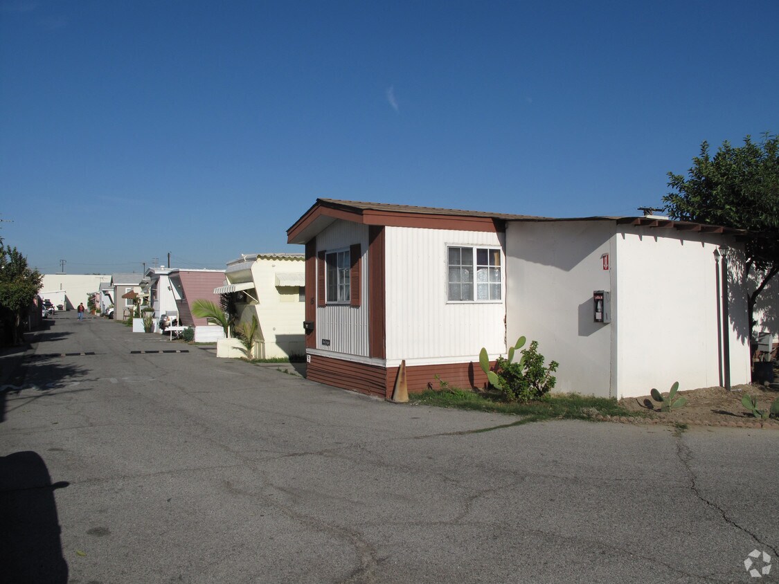 Building Photo - 9160 Sonrisa St