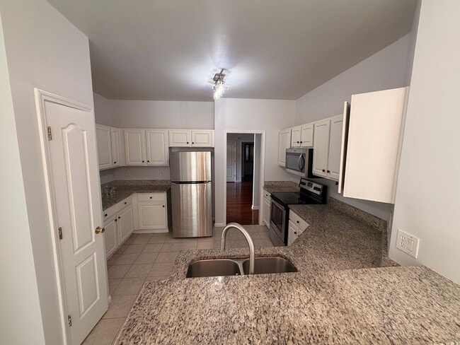 Foto del edificio - Charming 3-Bedroom Home In City Square!