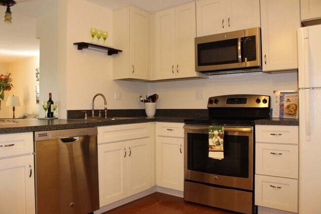 Foto del edificio - 1321 Worcester Rd