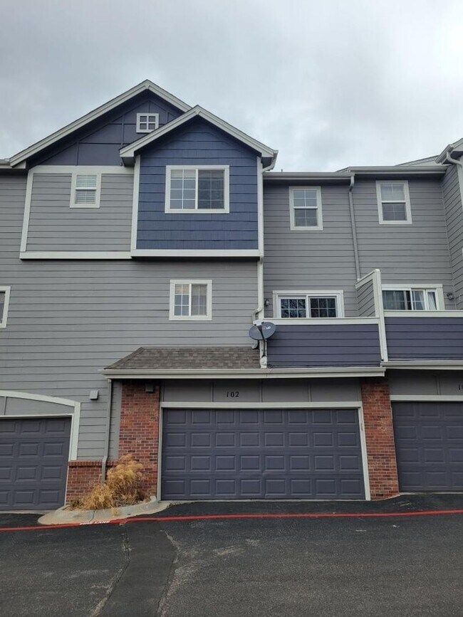 Foto del edificio - Charming 2BR Townhome in Aurora