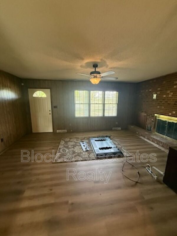 Building Photo - 7176 New Hope Rd