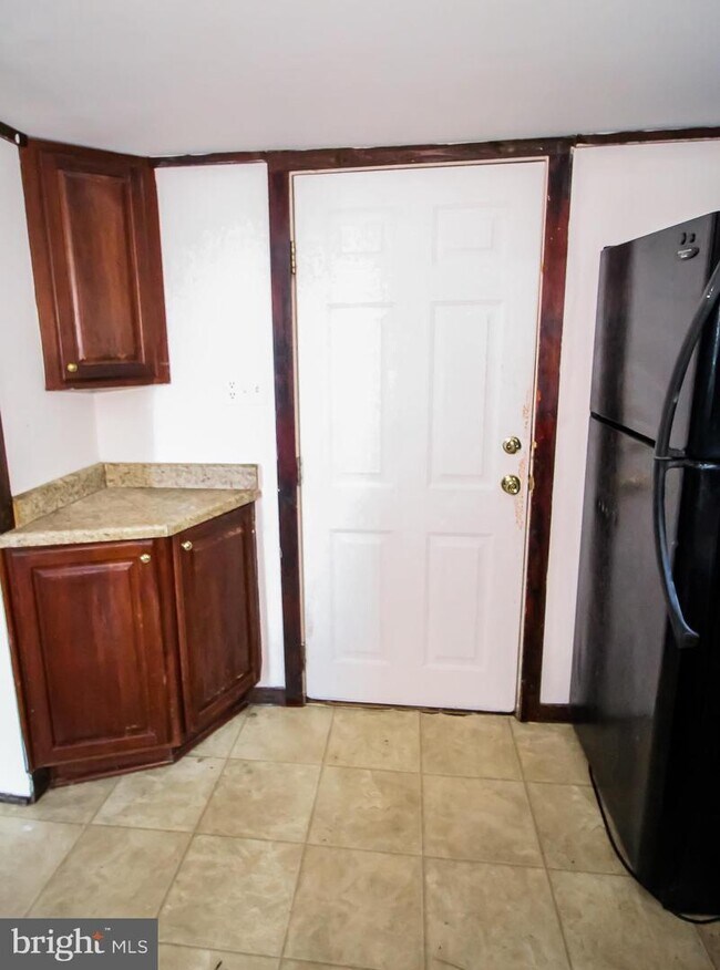 Building Photo - 402 Hastings St