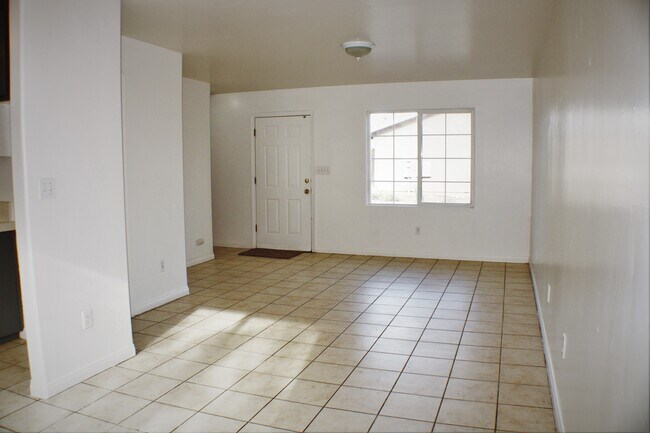 Living room - 3811 Oregon St