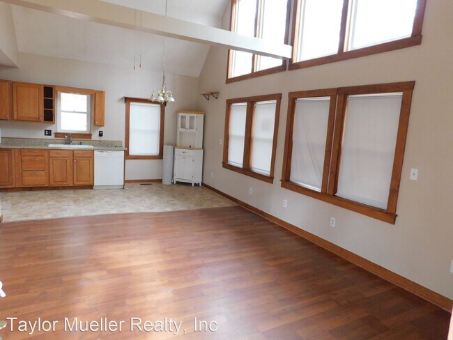 Building Photo - 3 br, 1.5 bath House - 392 Holiday Lane