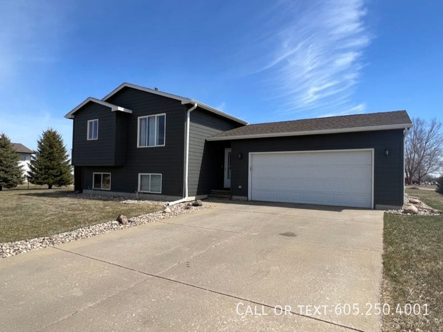 Primary Photo - Perfect 3 bedroom home with a fenced yard ...