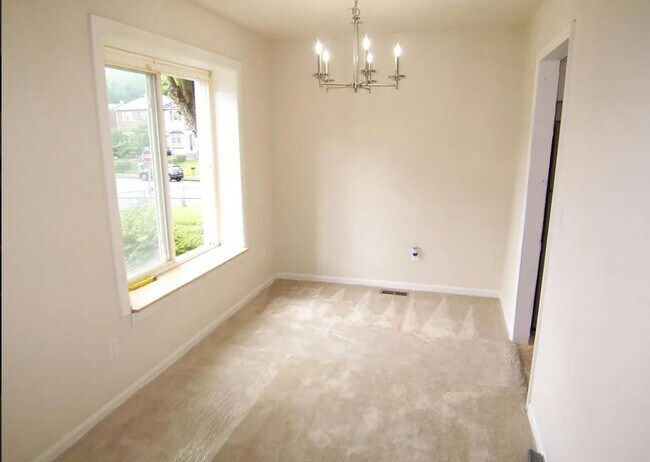 Foto del edificio - Three Bedroom to Call Home Sweet Home!