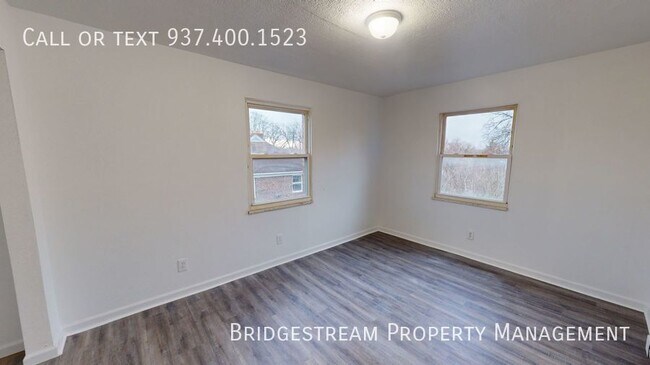 Foto del edificio - Updated top level 2 bed, 1 bath unit in No...