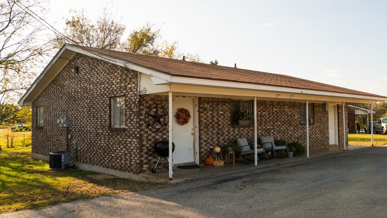 Primary Photo - 759 College Farm Rd