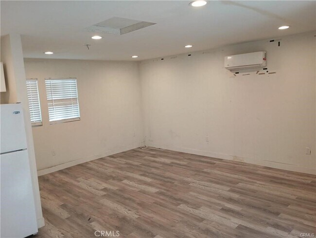 Foto del edificio - 22441 Saticoy St