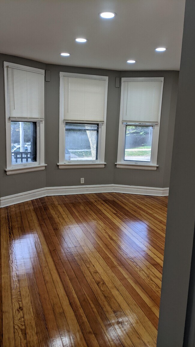 Foto del edificio - 1114 Elgin Ave