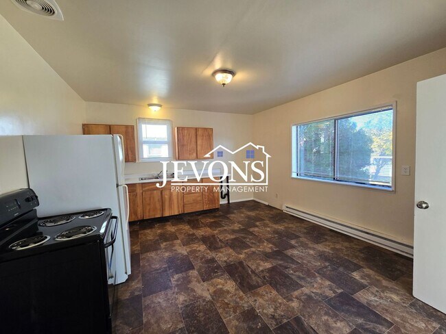 Building Photo - Cozy single-family home near Naches Valley...