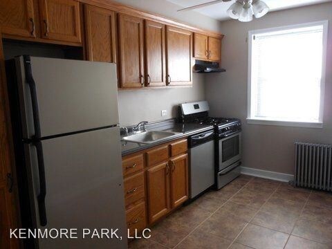Building Photo - 119 S Kenmore Ave