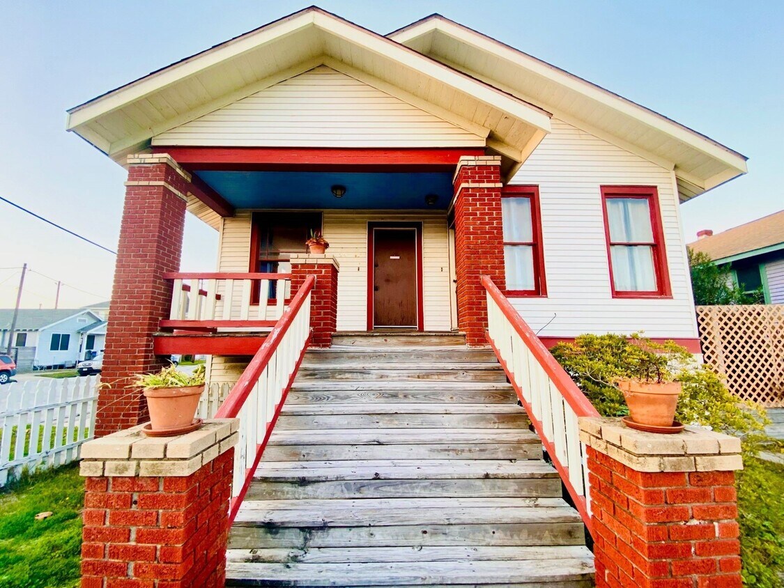Foto principal - 2528 Ave Q 1/2