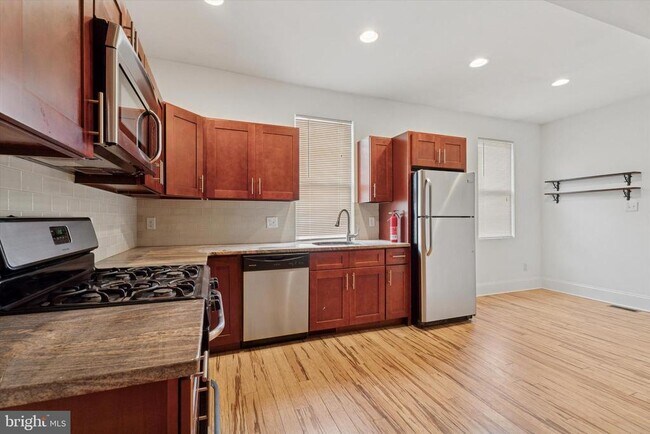 Foto del edificio - 448 Roxborough Ave