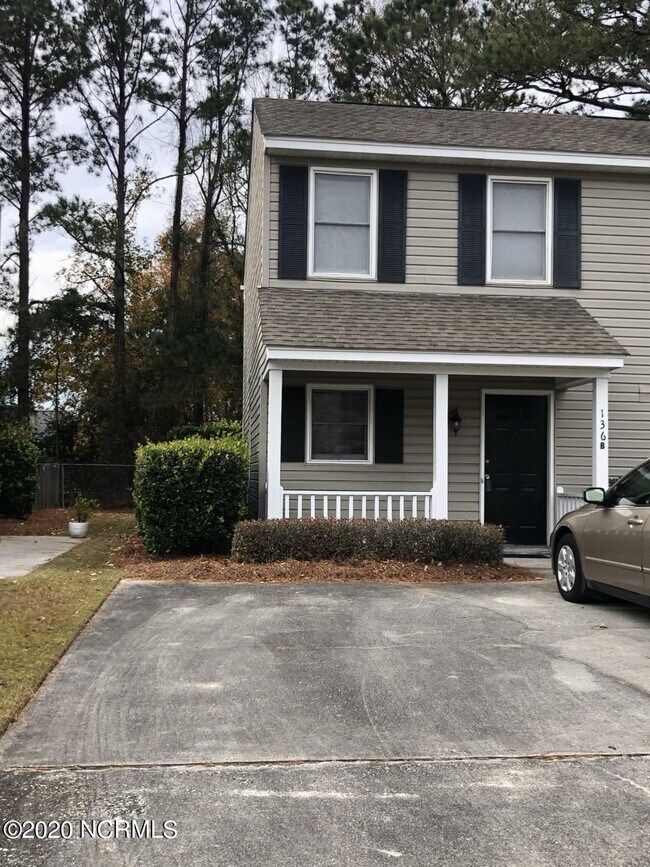 Building Photo - 136 Lullwater Dr