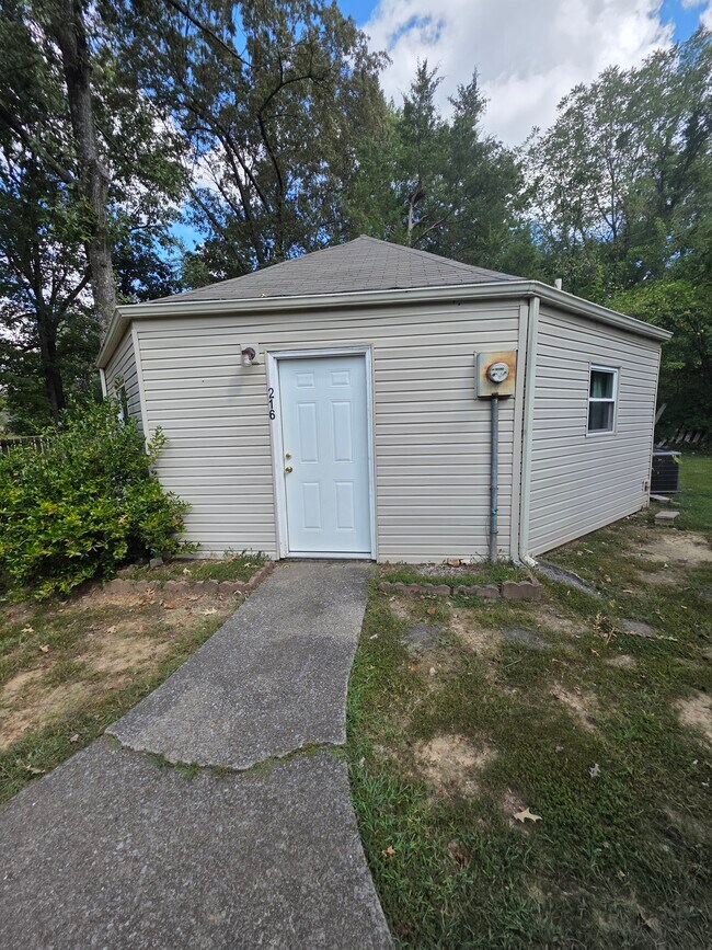 Entrada Exterior - 216 Roundhouse Rd