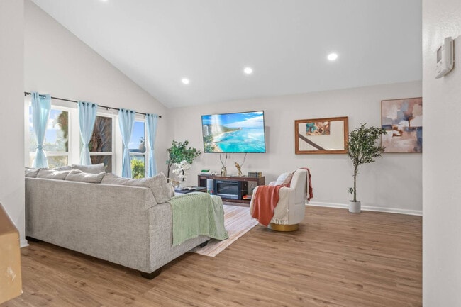 Building Photo - 13737 Via Tres Vistas