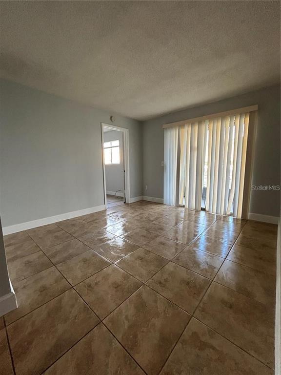 Foto del edificio - 946 Lake Destiny Rd
