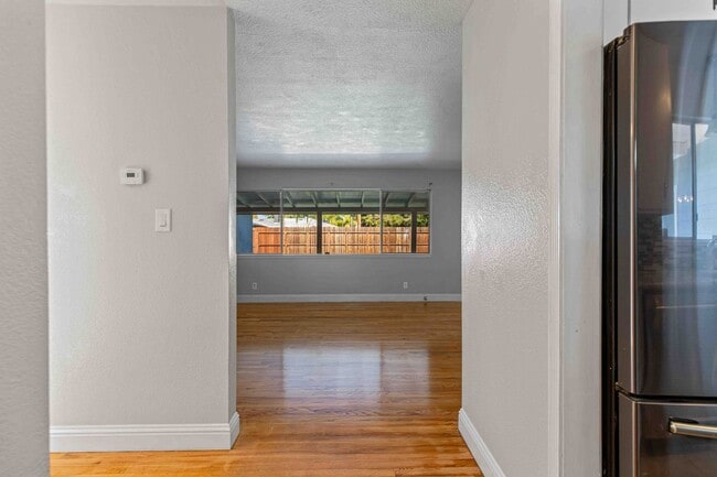 Building Photo - 2825 Westchester Ln